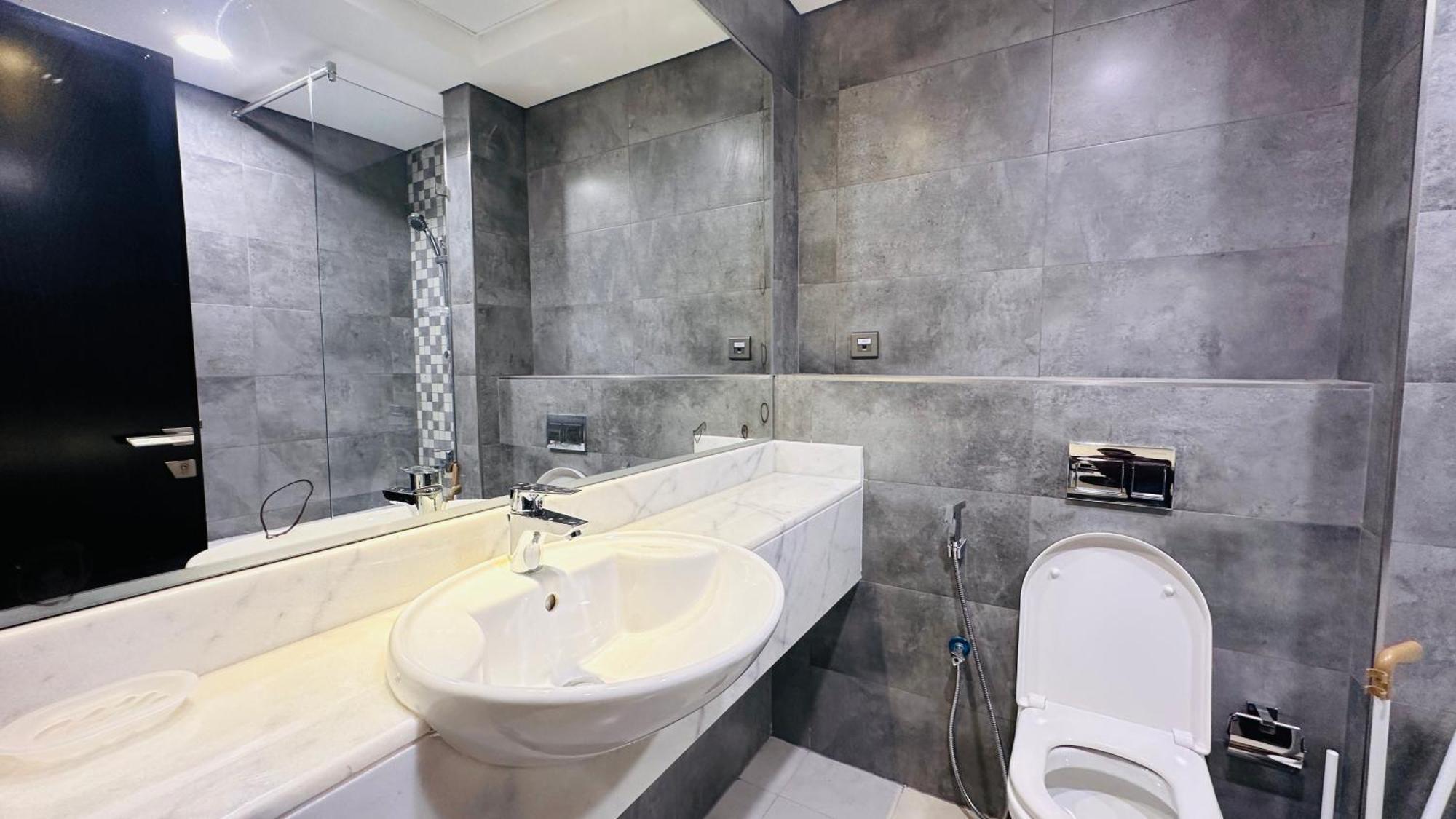 Luxury Business Bay With Balcony And Free Parking By Belvilla Ferienhaus *